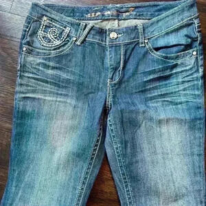 SEVEN7 Slim Fit Heavy Stitched Women's Blue Jeans Size 8 Bedazzled Rivets